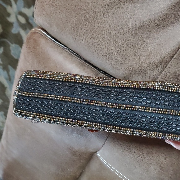 Beaded everywhere Framed Handbag Excellent Condition Beaded On Every Side - Picture 2 of 12